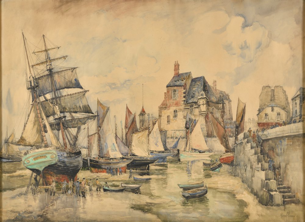 Barques de pêche et voiliers à marée-basse dans le port de Honfleur